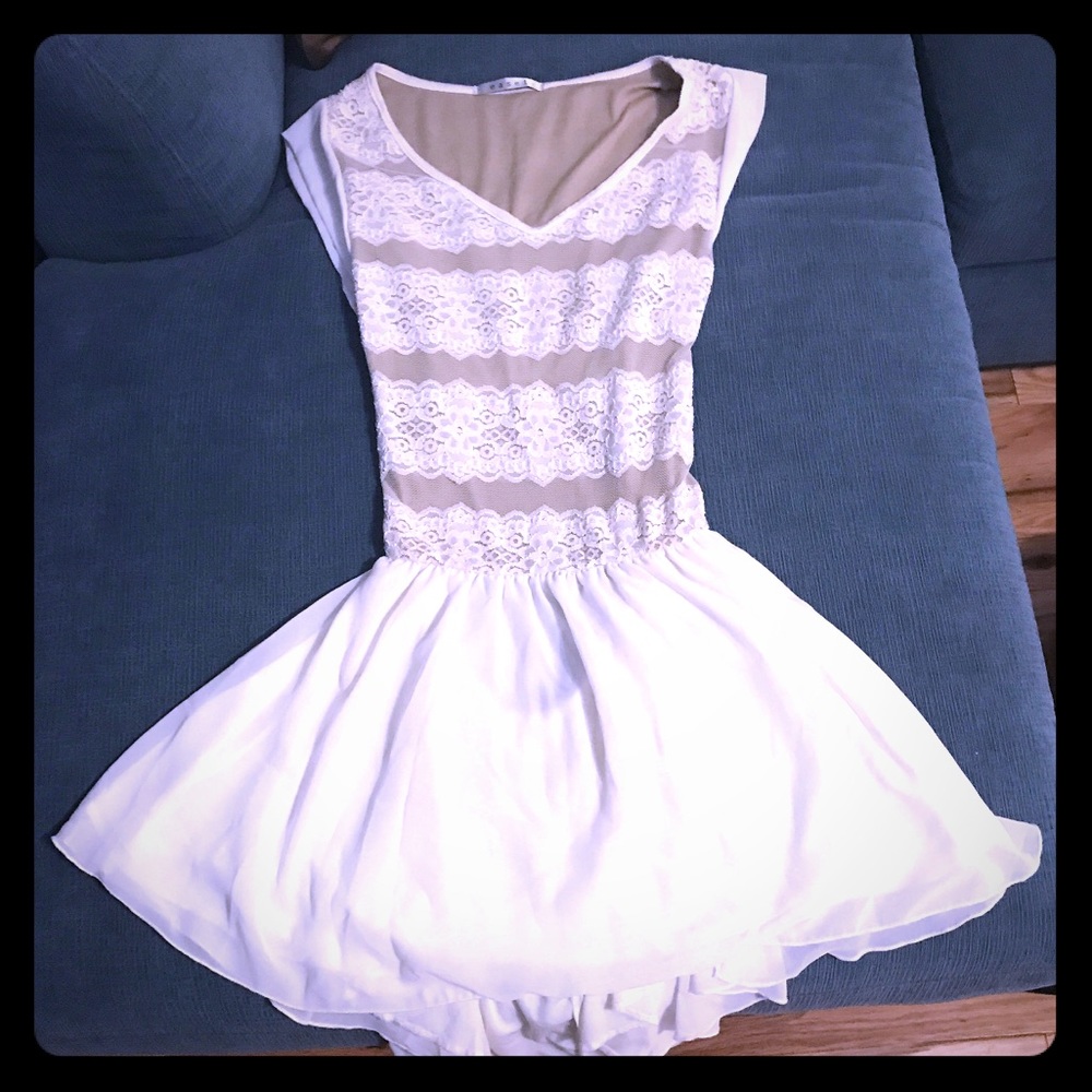 Sassy little cream dress 👗